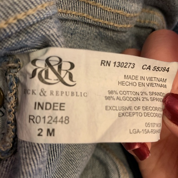 Rock and Republic low rise cropped ripped jeans - Picture 3 of 4